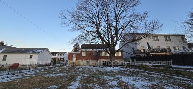 Building Photo - 1560 Riegel St