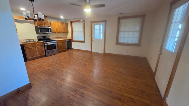 Building Photo - 9 Roberts Rd