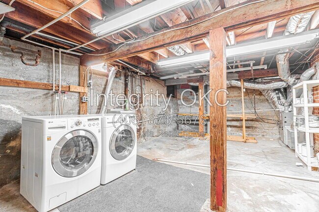 Building Photo - 205 NW 21st St