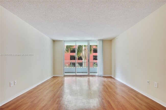 Building Photo - 1111 Brickell Bay Dr