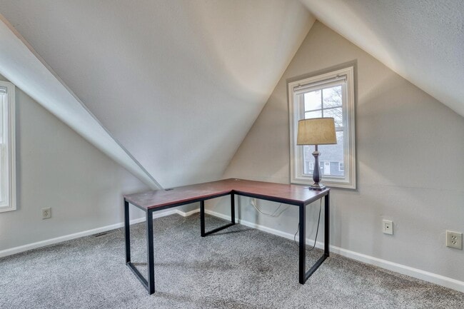 Building Photo - 122 S 77th St