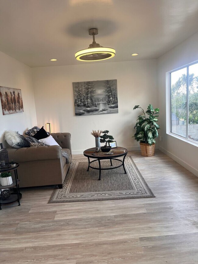 Building Photo - FREE RENT UNTIL JULY 1 2026 You must see this most amazing Clairemont “penthouse” ever!