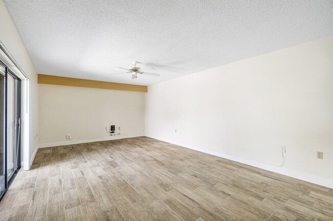 Building Photo - 1619 16th Ct