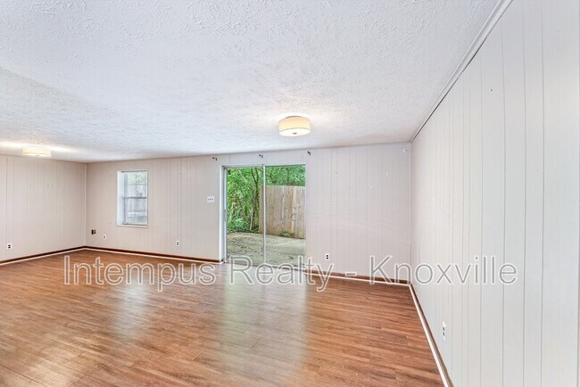 Building Photo - 8738 Gleason Dr