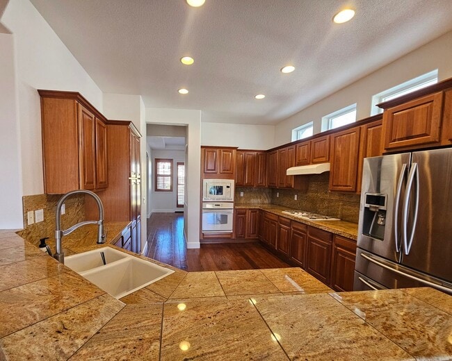 Building Photo - Beautiful Executive Home In Gated Community