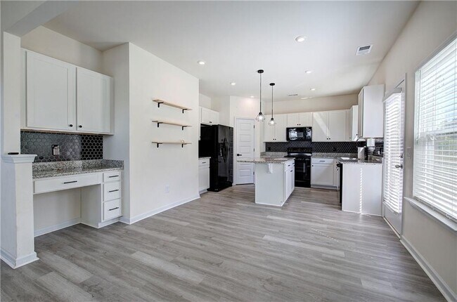 Building Photo - 10 Eagle Dr