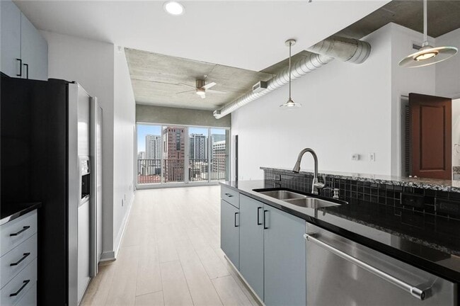 Building Photo - 943 Peachtree St NE