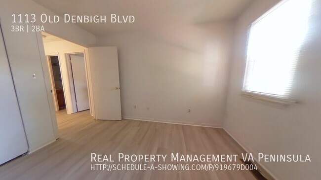 Building Photo - 3 Bedroom Town Home Near Mary Immaculate F...