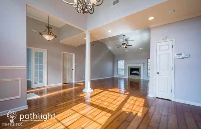 Building Photo - 3 br, 2 bath House - 1023 Skyline Dr UNIT