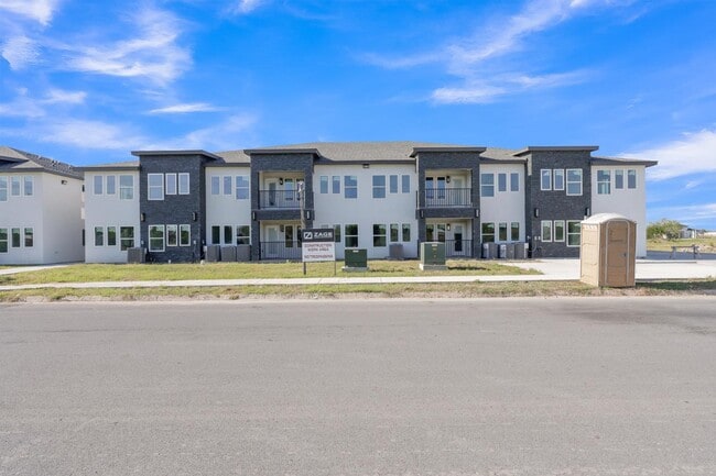 Building Photo - 2515 Gamez Dr