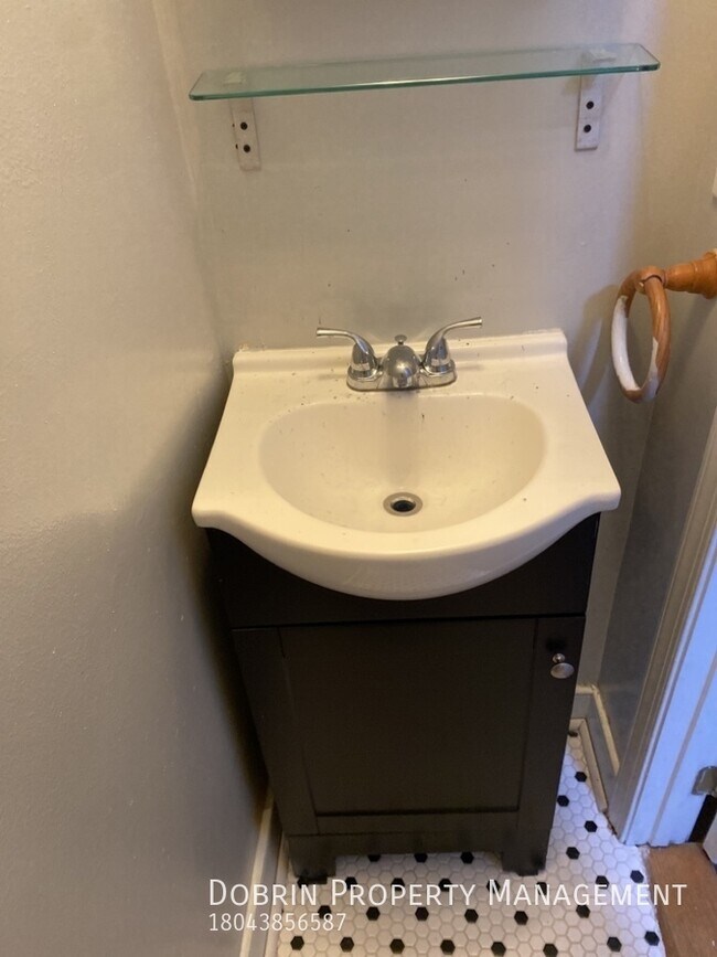 Building Photo - 507 W Marshall St