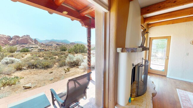 Building Photo - Custom Adobe style home in exclusive Navaj...