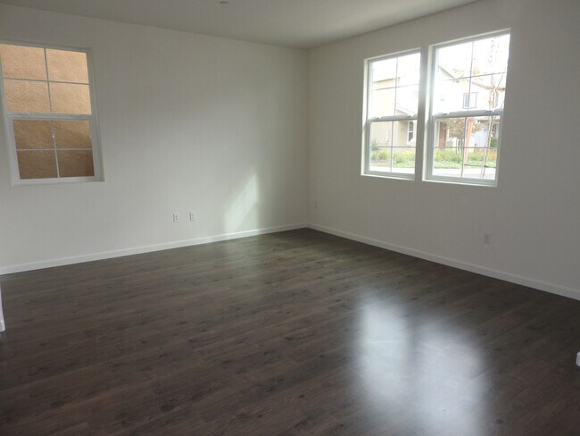 Building Photo - Beautiful Patio Home