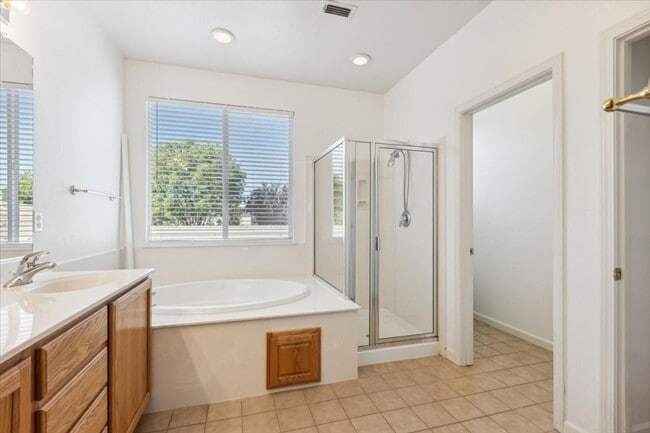 Building Photo - 5409 Banfield Dr