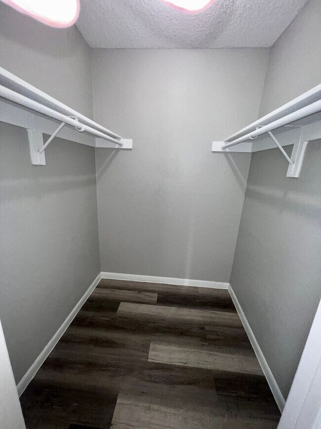 Building Photo - 3/2 Regency Gardens 1st Floor Condo with New Plank Fooring, Stainless Appliances, and Fresh Paint!