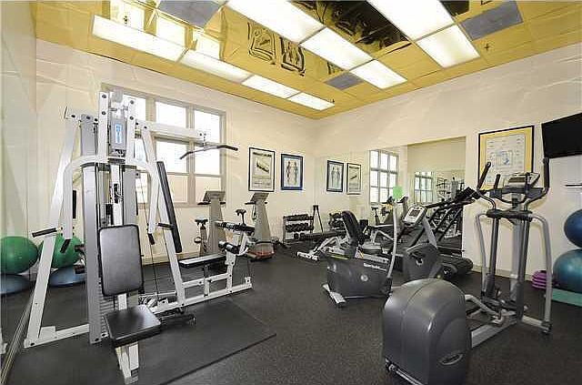 Building Photo - "Luxurious 2-Bed, 3-Bath Retreat with Granite Countertops in San Diego's Heart - 1460 Sq Ft of El...