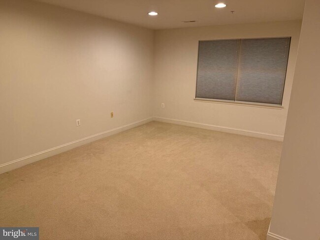 Building Photo - 615 Strandhill Ct