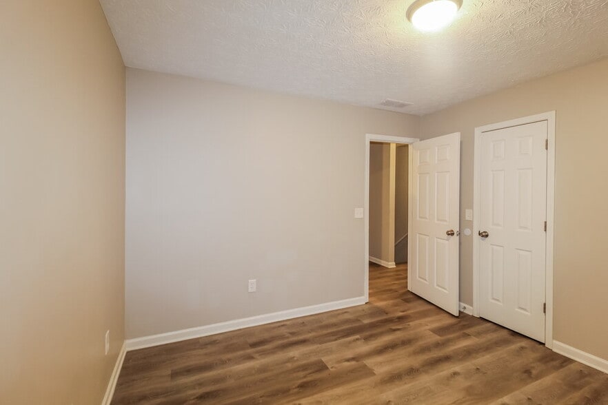 Building Photo - 29 Windcrest Dr