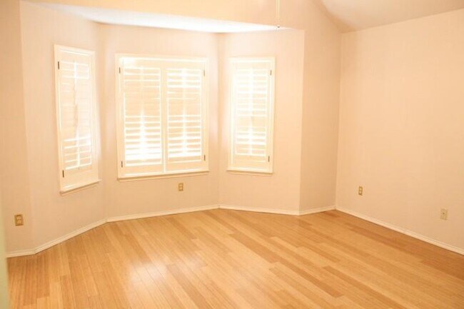 Building Photo - 1013 Stone Gate Dr