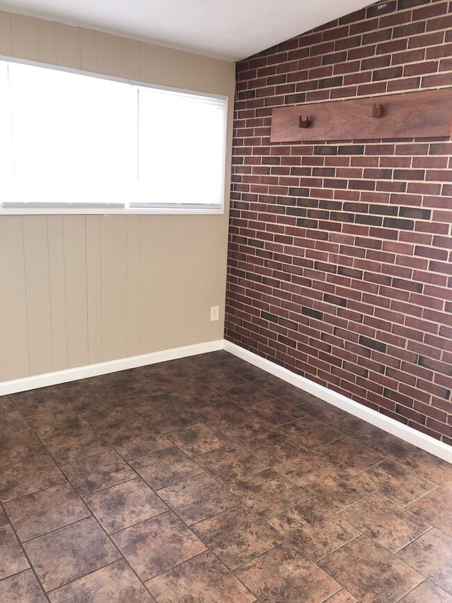Building Photo - Coming soon! Bright and Spacious 4 Bedroom...
