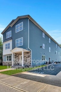 Building Photo - 88 Louis St