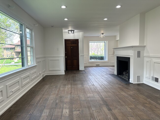 Building Photo - 834 Gardner Rd