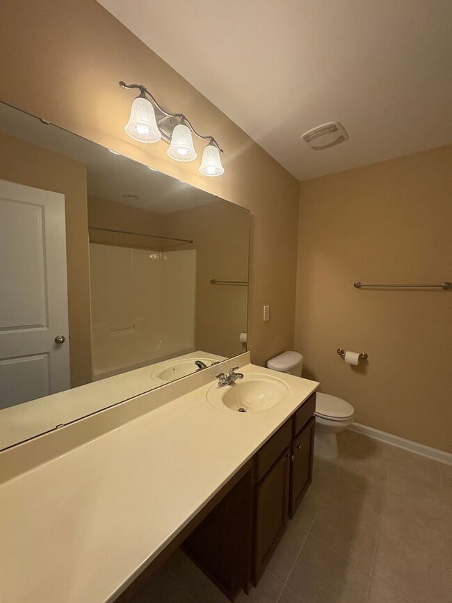 Building Photo - Gorgeous Sanford Home with Fenced Yard