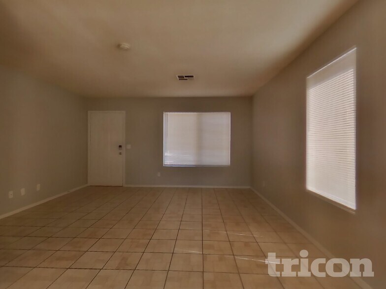 Building Photo - 4127 W Solar Dr