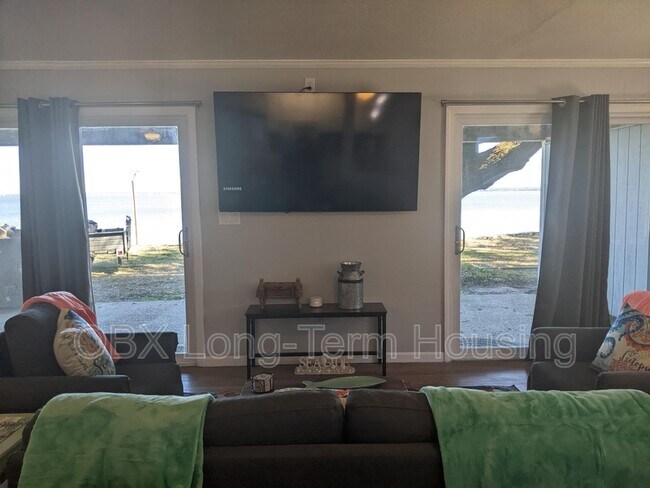 Building Photo - 181 Pine Grove Ln