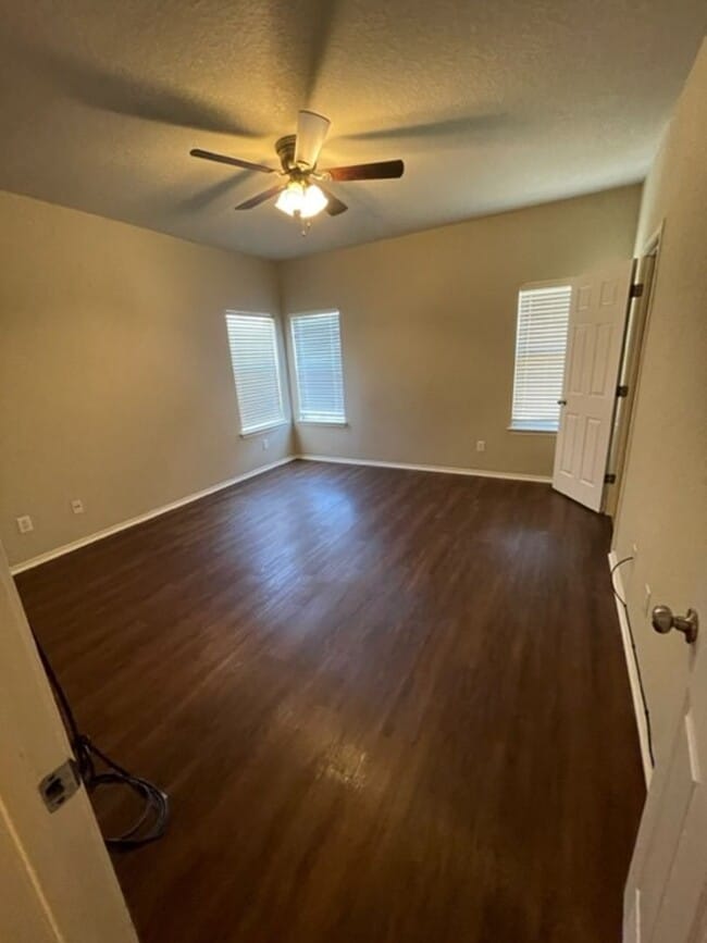 Building Photo - Spacious 3-Bedroom, 2-Bath Single-Story Ho...