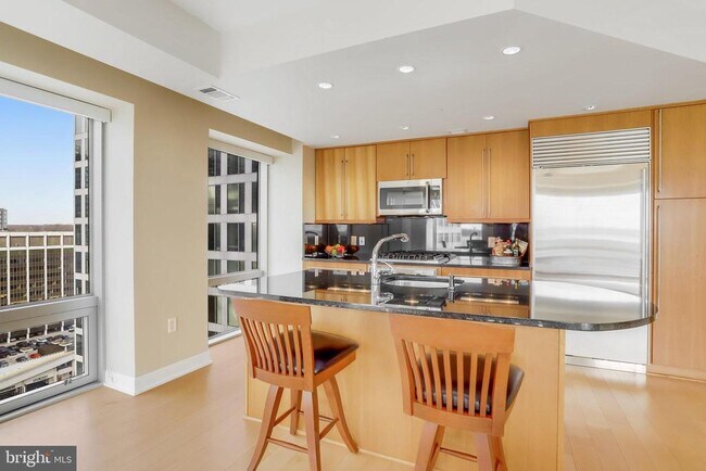 Building Photo - 1111 19th St N