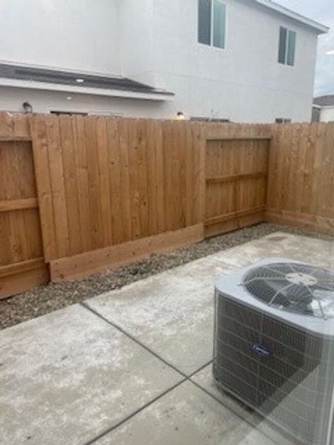 Building Photo - Brand New Townhouse for Rent