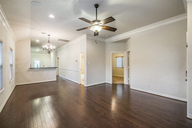 Building Photo - 3521 Clearview Cir