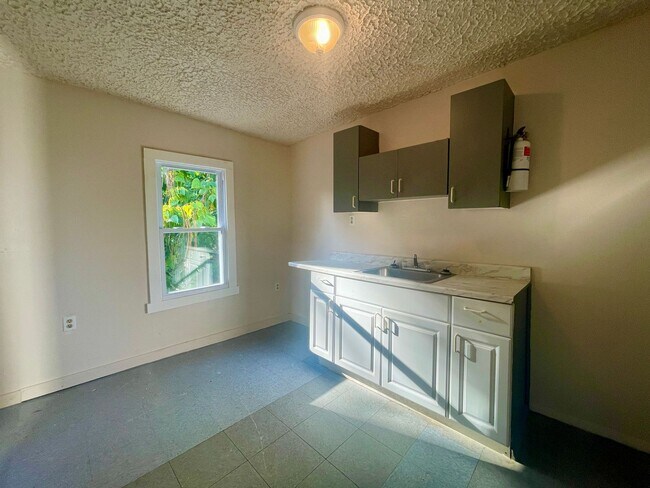 Building Photo - 58 Division St