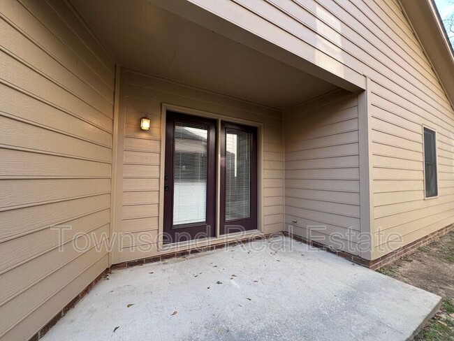 Building Photo - 2587 Gotts Ln