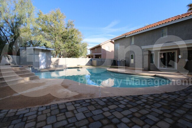 Building Photo - 850 N Valencia Dr