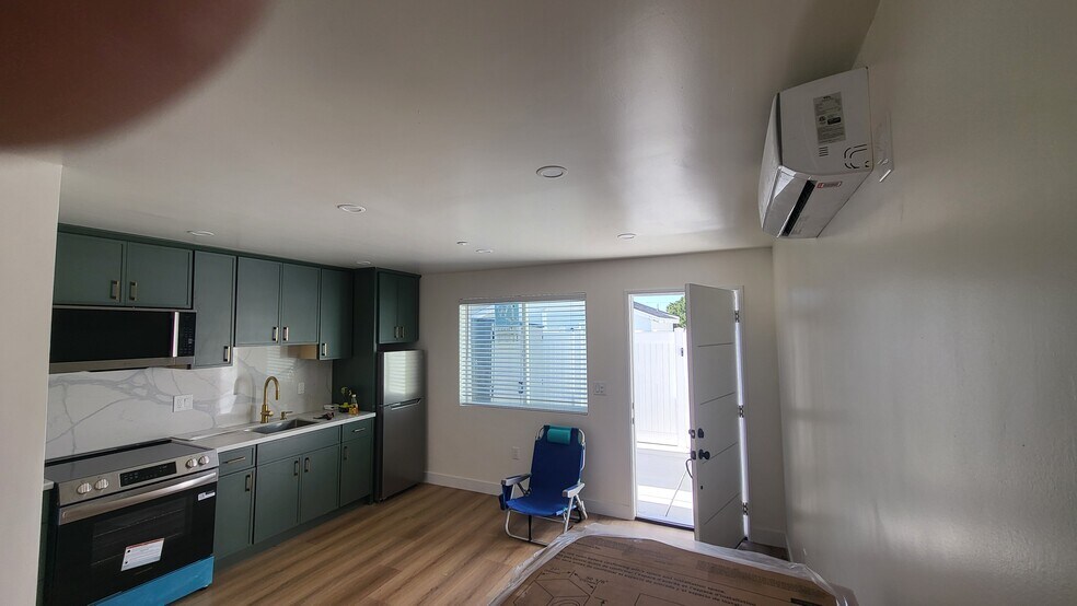 Building Photo - 10832 1/2 Odell Ave