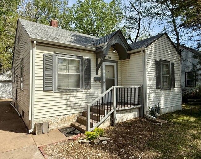 Primary Photo - 716 S Broadview St