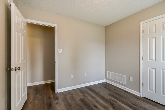 Building Photo - 1801 Cherry Creek Dr