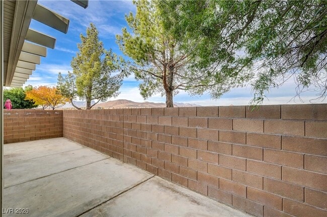 Building Photo - 9260 Pembrook Falls Ave