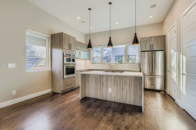 Building Photo - City Park West Home Available Immediately!