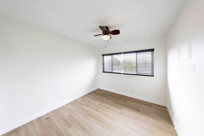 Building Photo - Gorgeous Cul-De-Sac Huntington Beach Home  — Biking Distance to the Beach!