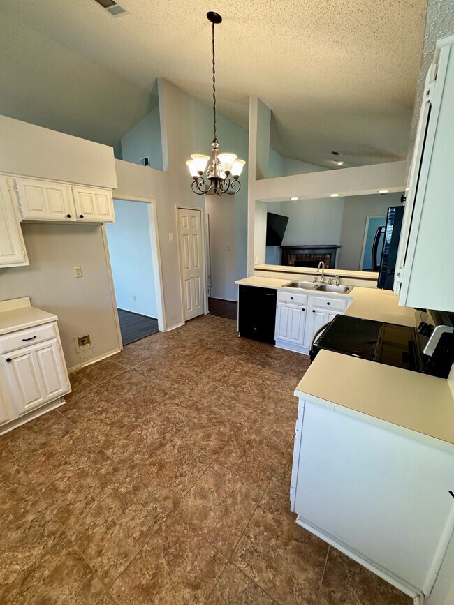 Building Photo - 4415 Seville Ln