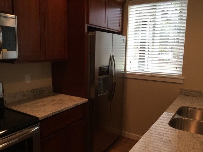 Building Photo - 1663 Burnside Pl