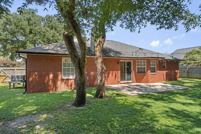 Building Photo - 7968 Lola Cir