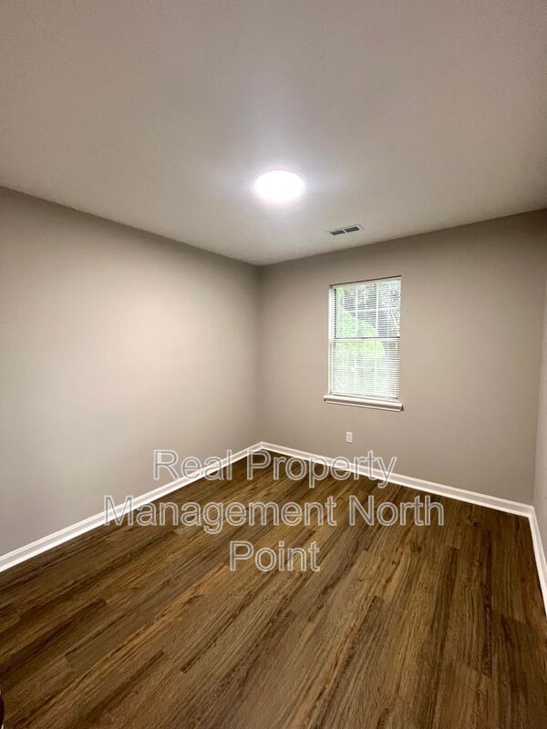 Building Photo - 5843 Summerglen Ln