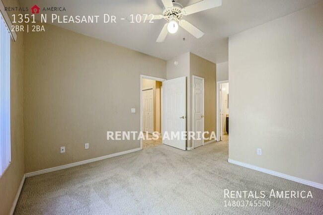 Building Photo - Beautiful 2 Bedroom Condo In Mirage Park R...