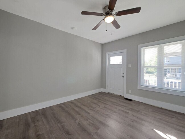 Building Photo - Newly Updated 2 Bedroom Home – Bright, Mod...