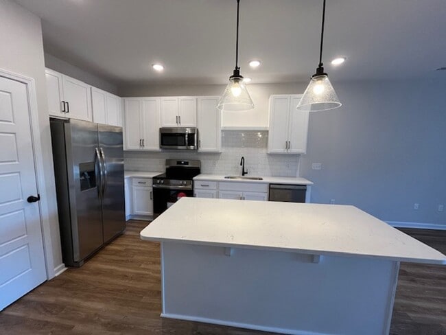 Building Photo - Perfect Paramount Point Property!