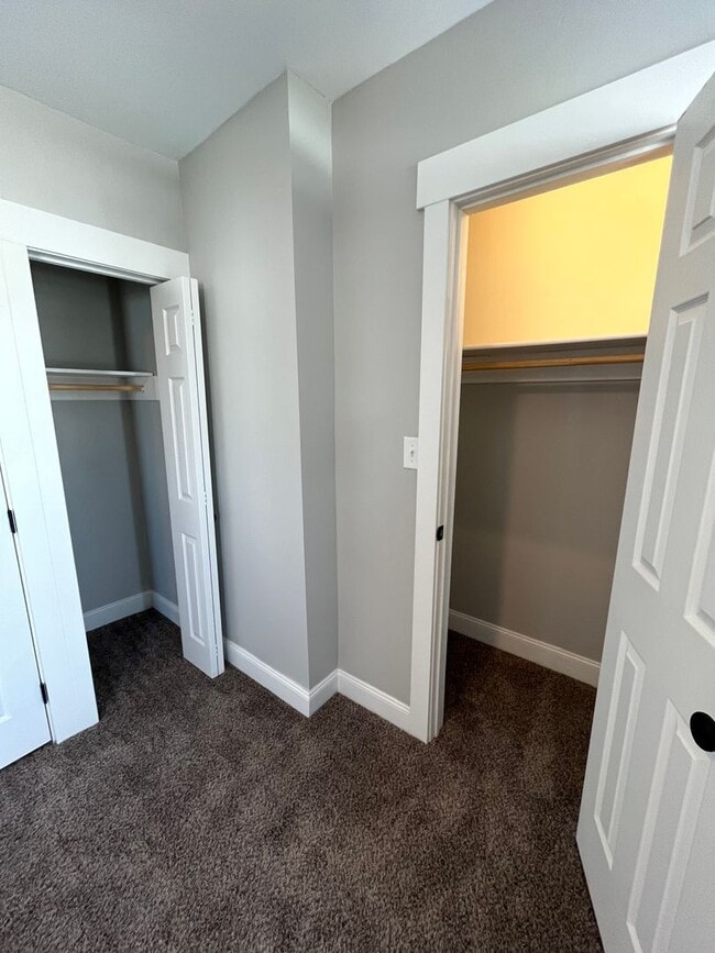 Building Photo - Recently renovated 2 bedroom 1.5 bathroom ...